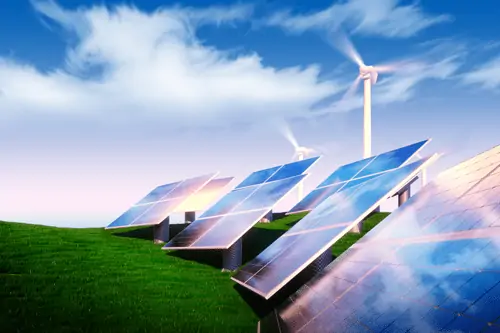 Energietechnik | Konzept der erneuerbaren Energien - Fotovoltaik mit Windturbinen in frischer Natur