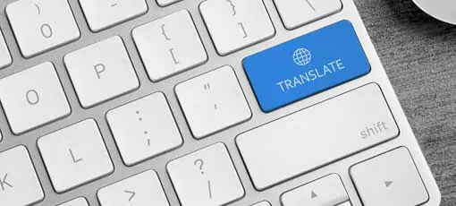 Staatlich geprüfte:r Übersetzer Französisch | Moderne Computertastatur mit Taste für schnelle Übersetzung, Nahaufnahme